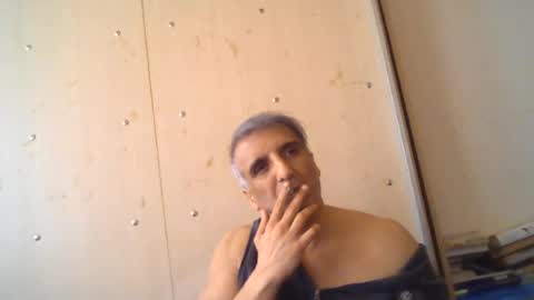 0luvmonkey online show from August 8, 9:16 am
