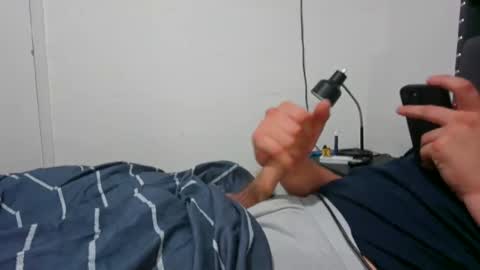 18skinnypee online show from May 21, 4:08 am