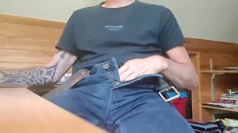 22_acacia_avenue online show from May 29, 10:47 am