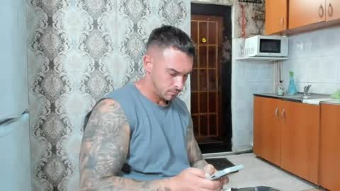 2sexymuscles online show from July 24, 8:27 pm