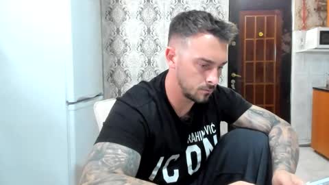 2sexymuscles online show from May 12, 8:28 pm
