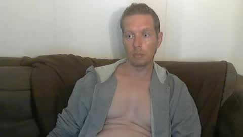 2small4you83 online show from June 21, 6:46 pm