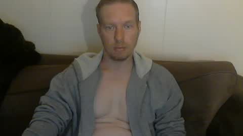 2small4you83 online show from June 27, 8:03 pm