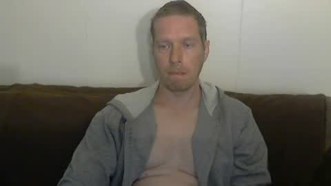 2small4you83 online show from June 20, 6:24 pm