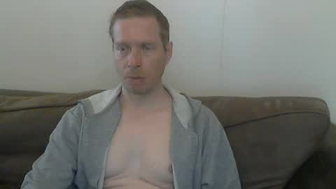 2small4you83 online show from June 18, 4:23 pm
