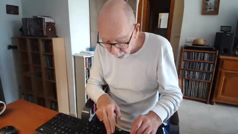  Papi  online show from May 3, 9:01 am