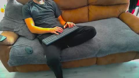 87johnny online show from May 18, 3:06 pm