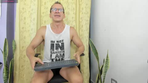 Axel online show from May 19, 1:32 am