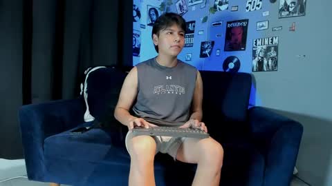 _maximo_1 online show from May 12, 7:00 pm