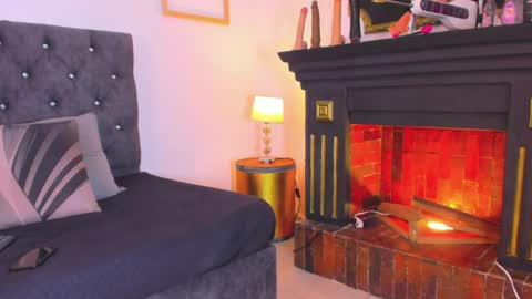 _maximo_1 online show from July 27, 1:29 pm