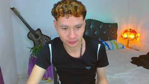 santi online show from April 30, 2:40 am