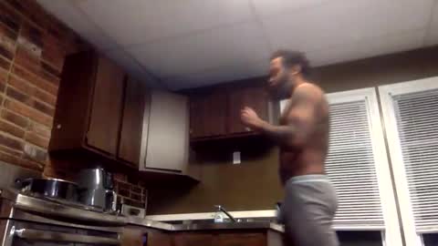a_rizzy85 online show from May 19, 2:29 am
