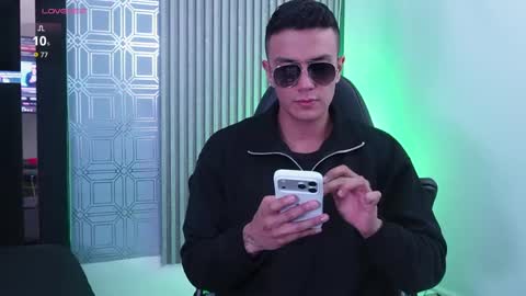Aaron  online show from June 1, 4:02 am