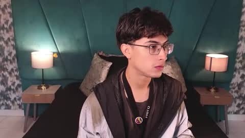 Aaron Ezequiel online show from June 11, 12:25 pm