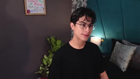 Aaron Ezequiel online show from June 6, 12:33 pm