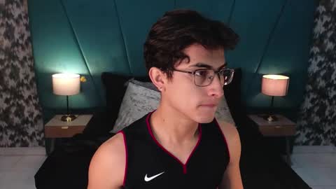 Aaron Ezequiel online show from June 5, 12:22 pm