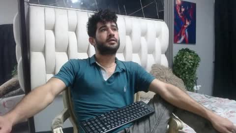 aaron_jones_1 online show from May 15, 6:32 am
