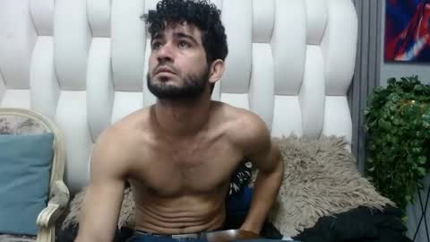 aaron_jones_1 online show from May 25, 6:52 am