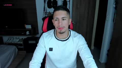 AARON  online show from August 7, 11:28 am