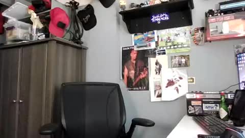 AJ online show from August 3, 2:34 pm