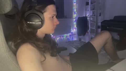 hi  cum in pvt noi extra tip online show from May 10, 9:27 pm