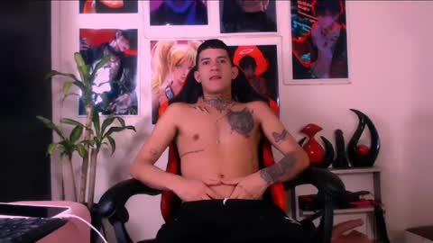 abraham_linares online show from July 10, 10:33 pm