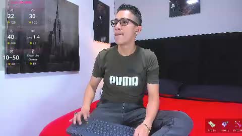 adam_walker_1 online show from July 28, 3:54 pm