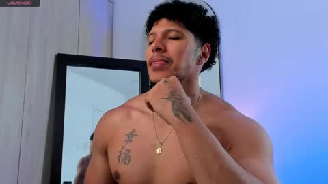 adambrocs1 online show from May 20, 9:21 pm