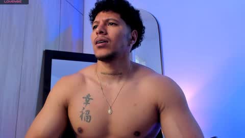 adambrocs1 online show from May 14, 2:37 pm