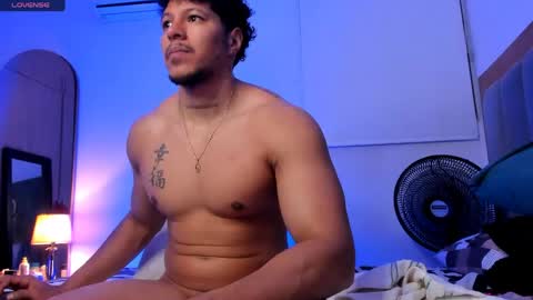 adambrocs1 online show from April 29, 9:03 am