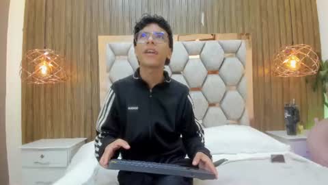 Adams Bobby online show from June 18, 11:15 am