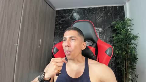 Adan Sin online show from May 4, 4:09 pm