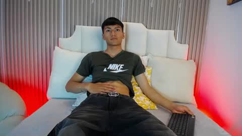 adrianstark_ online show from May 26, 12:45 pm