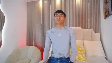 adrianstark_ online show from May 19, 12:11 pm
