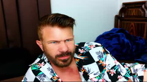 Blue Eyed Handsome Man online show from July 28, 1:24 am