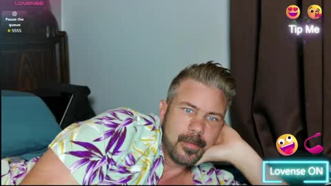 Blue Eyed Handsome Man online show from May 13, 2:47 pm