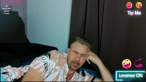 Blue Eyed Handsome Man online show from May 3, 1:41 am