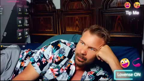 Blue Eyed Handsome Man online show from April 30, 1:12 am