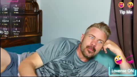 Blue Eyed Handsome Man online show from May 8, 5:13 pm