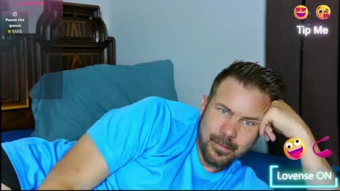 Blue Eyed Handsome Man online show from May 18, 1:35 am