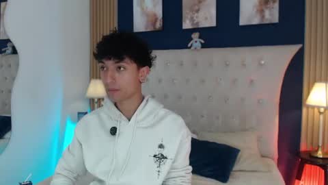 Aiden online show from August 3, 1:06 pm