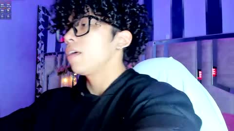 akazaboy online show from May 19, 5:02 am