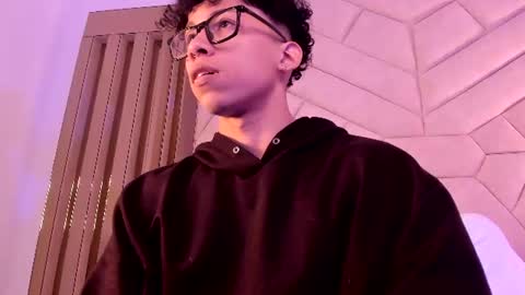 akazaboy online show from July 4, 5:43 am