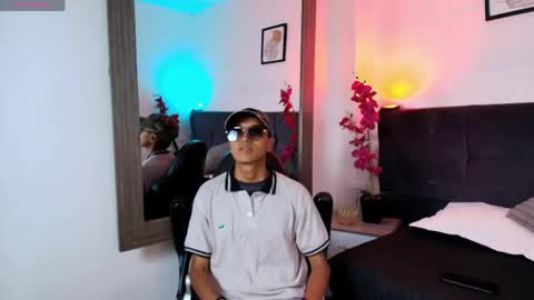 alan_colthon online show from April 18, 2:35 am