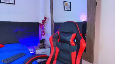 alan_colthon online show from June 24, 6:38 am