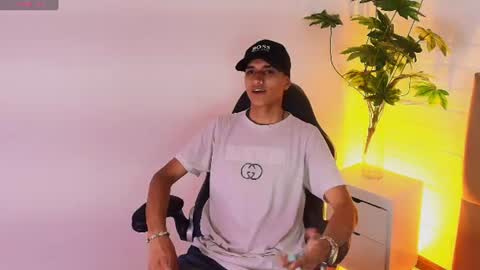alan_colthon online show from July 5, 4:19 am