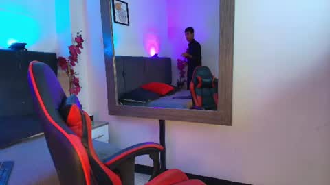 alan_colthon online show from June 14, 12:40 pm