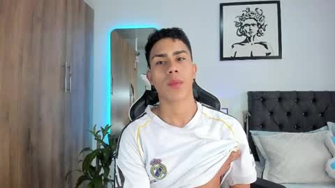 alannaughty_ online show from May 4, 8:21 pm