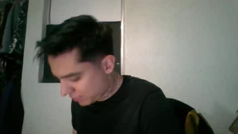albertoarenas16 online show from June 6, 7:03 am
