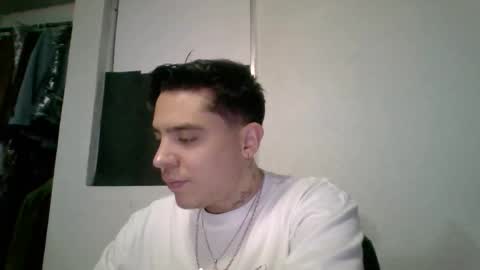 albertoarenas16 online show from June 3, 3:19 am